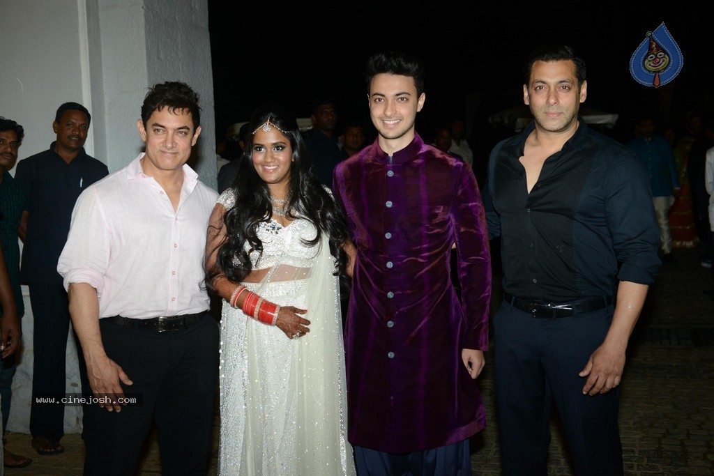 Salman Khan Sister Arpita Wedding Photos - 7 / 12 photos