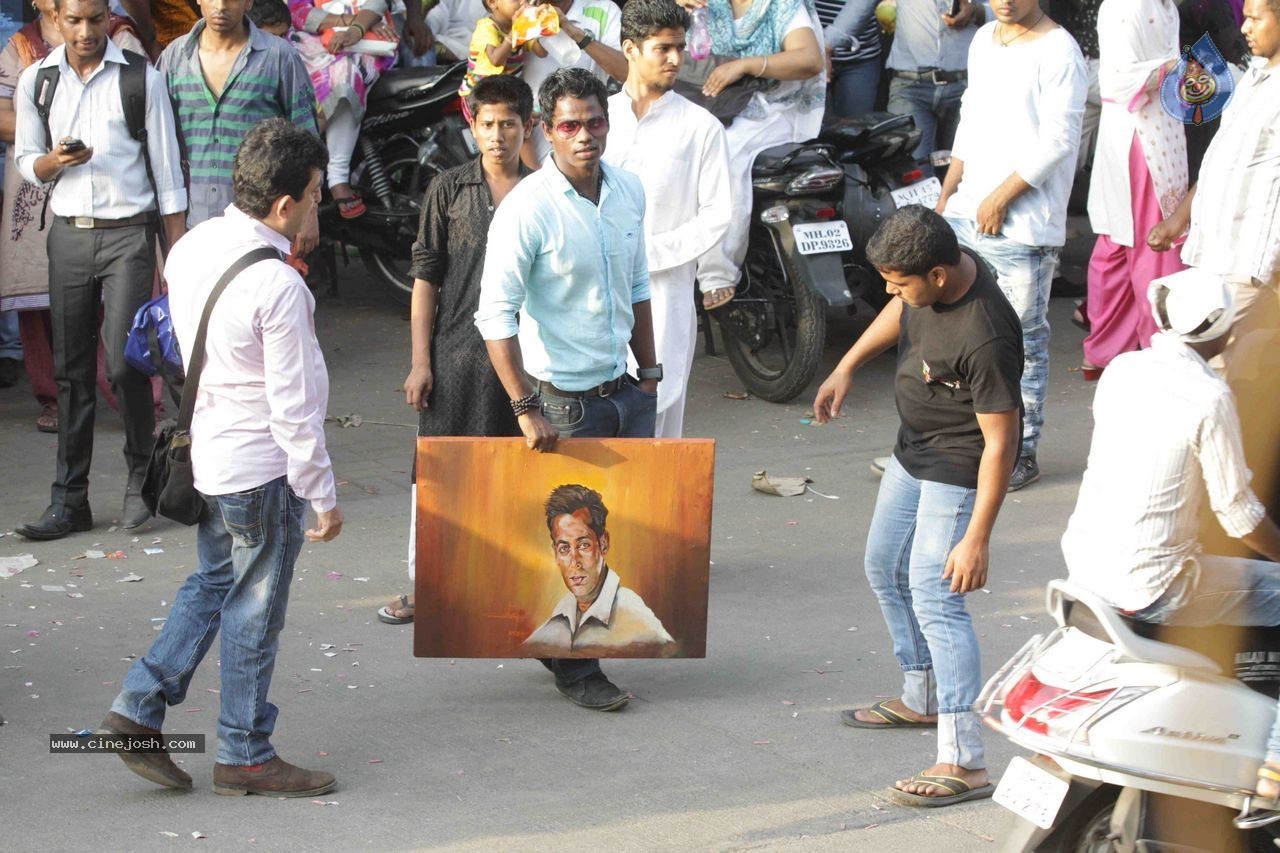 Salman Khan Snapped at His House - 15 / 73 photos