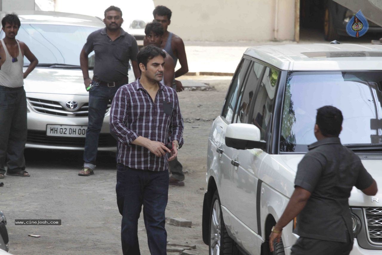 Salman Khan Snapped at His House - 23 / 73 photos