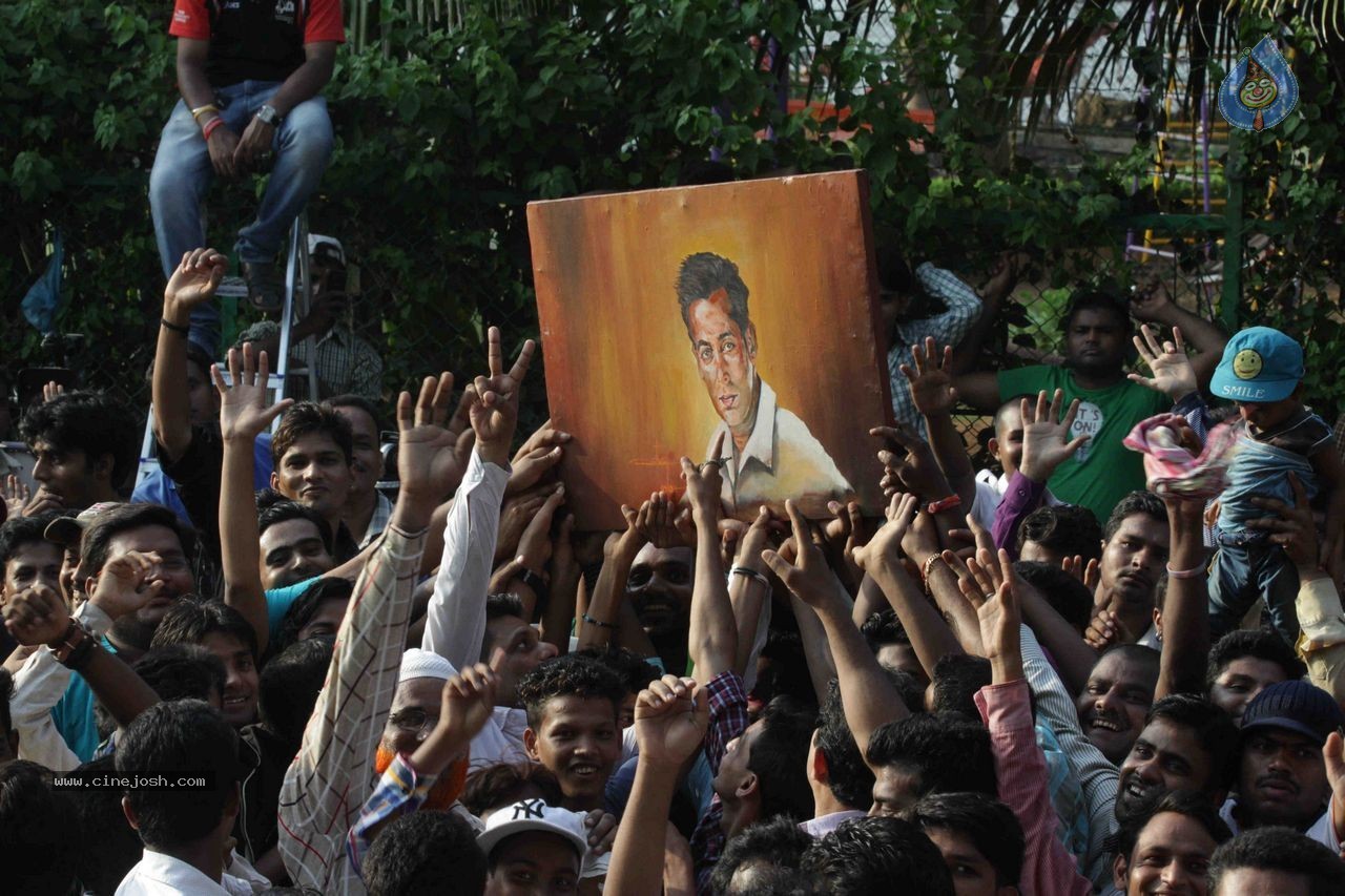 Salman Khan Snapped at His House - 28 / 73 photos