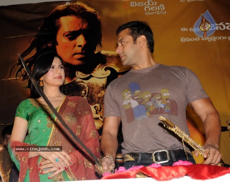 Salman Khan,Zarine Khan At Prasad's Multiplex In Hyderabad - 40 / 44 photos
