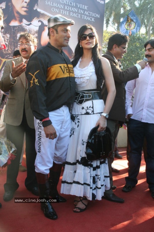 Salman Khan,Zarine Khan At Veer Exhibition Race - 40 / 43 photos