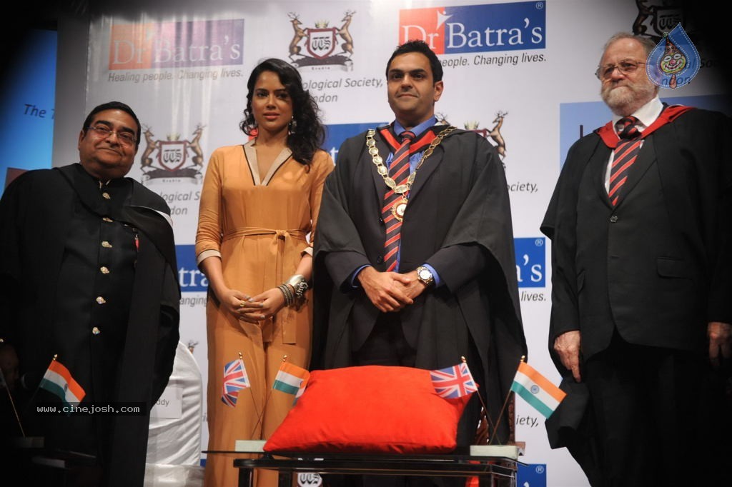 Sameera Reddy at Akshay Batras Event - 23 / 33 photos