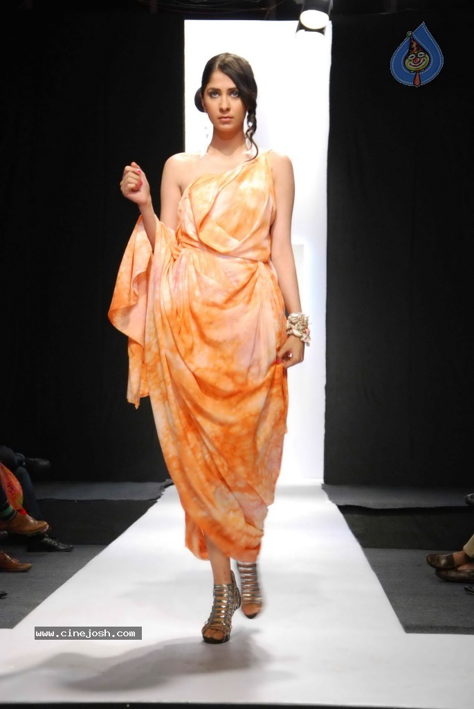 Sameera Reddy at Design Season 4 Grand Finale Photos - 72 / 84 photos