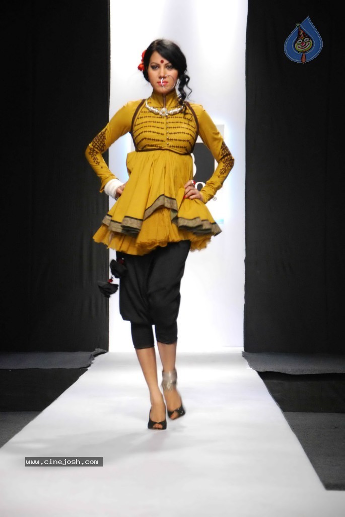 Sameera Reddy at Design Season 4 Grand Finale Photos - 74 / 84 photos