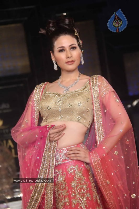 Sameera Reddy Walks the Ramp at AVIBW Day 4 Show - 2 / 62 photos