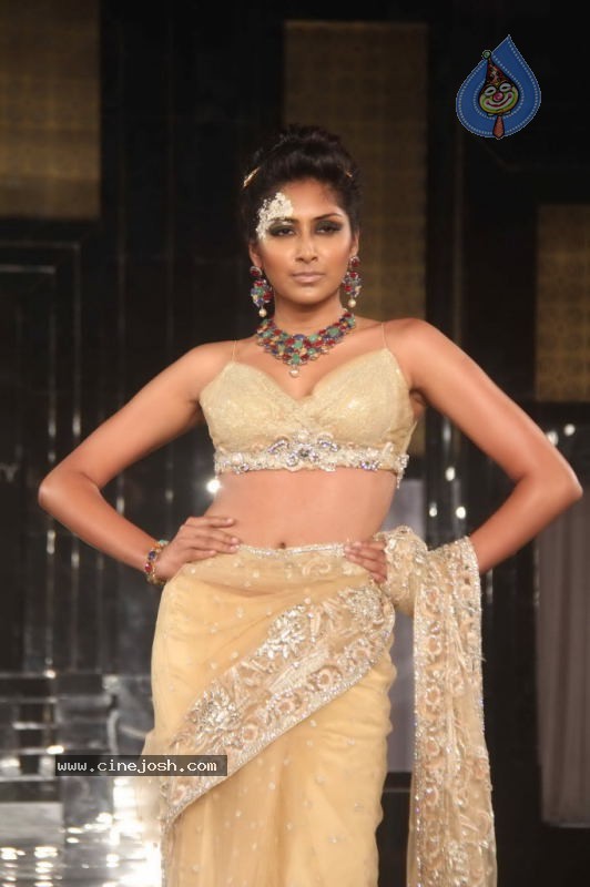 Sameera Reddy Walks the Ramp at AVIBW Day 4 Show - 41 / 62 photos