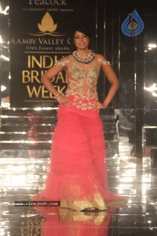 Sameera Reddy Walks the Ramp at AVIBW Day 4 Show - 52 / 62 photos