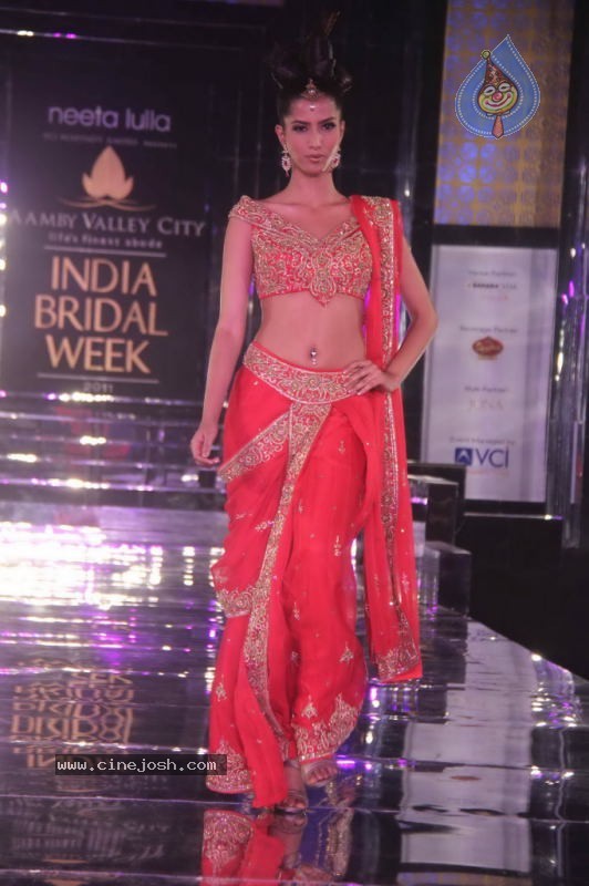 Sameera Reddy Walks the Ramp at AVIBW Day 4 Show - 60 / 62 photos