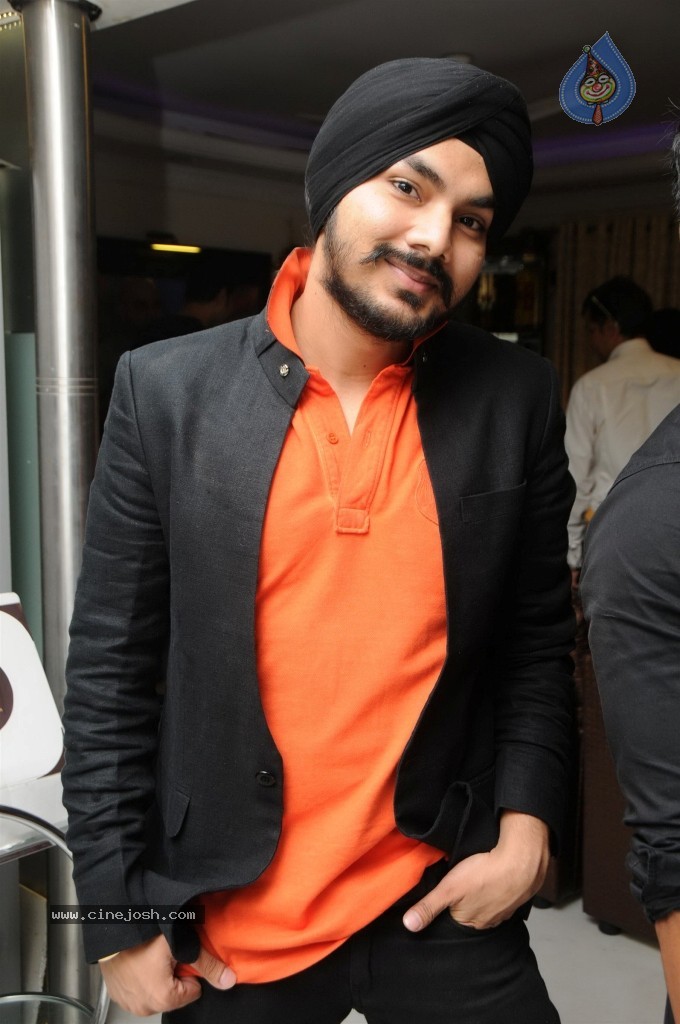 Sana Khan Bday Celebrations - 6 / 73 photos