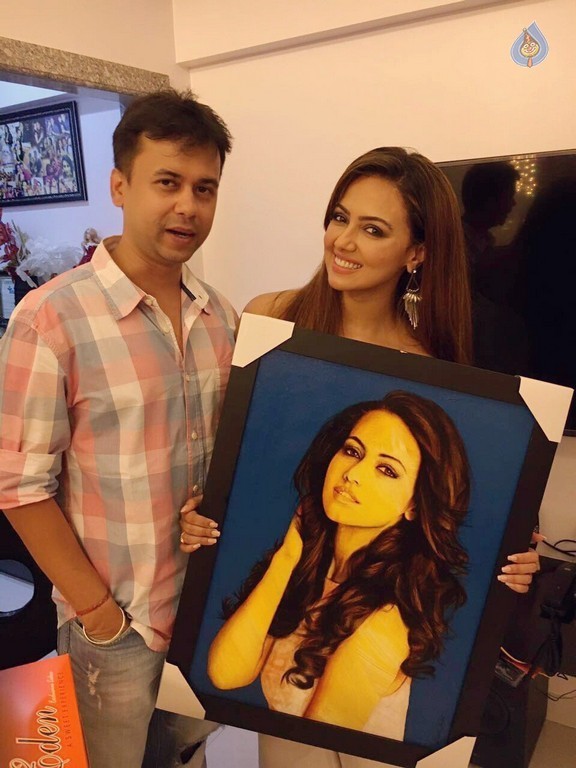 Sana Khan Birthday Celebrations - 7 / 11 photos