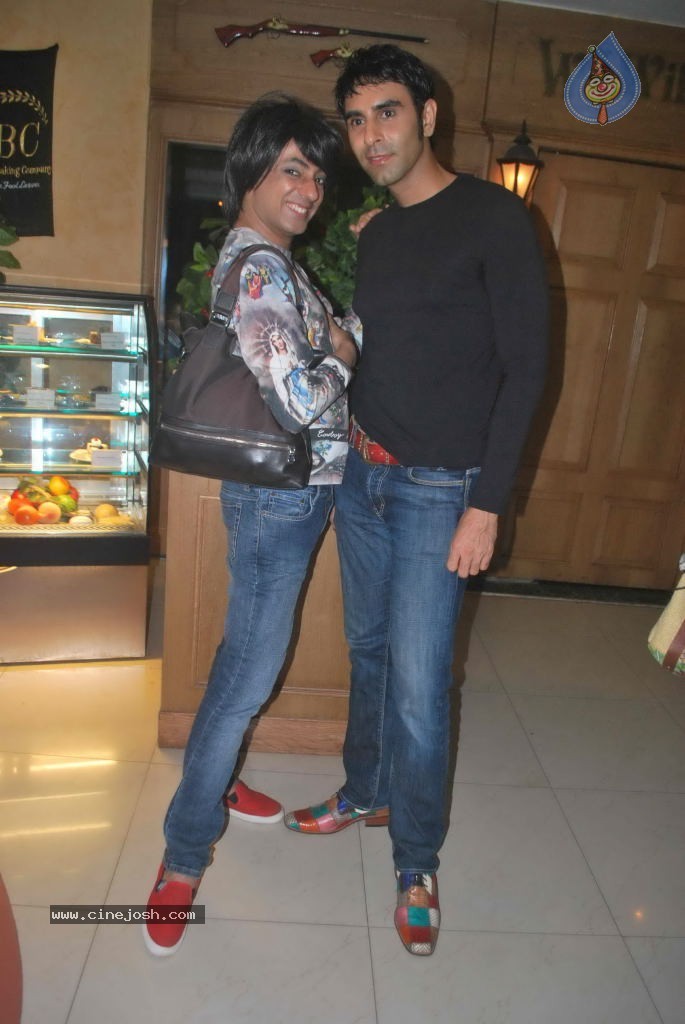 Sandip Soparrkar Promotes Ghost Movie - 7 / 38 photos