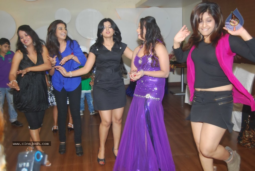 Sangeeta Tiwari Birthday Bash - 10 / 56 photos