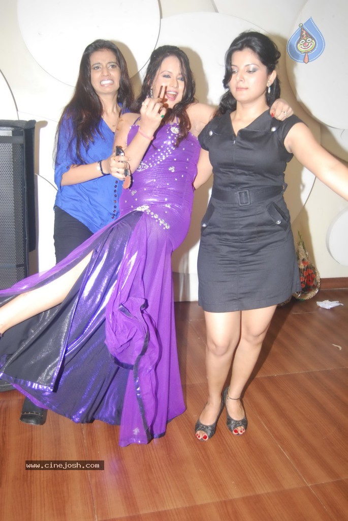 Sangeeta Tiwari Birthday Bash - 14 / 56 photos