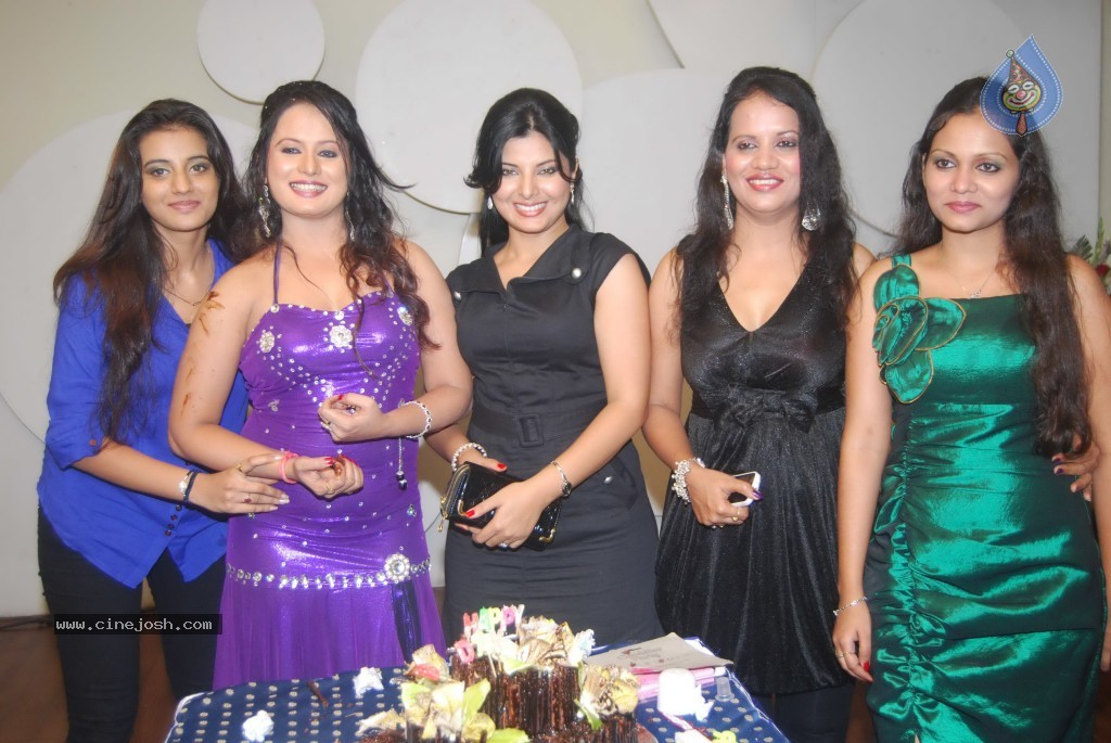 Sangeeta Tiwari Birthday Bash - 16 / 56 photos
