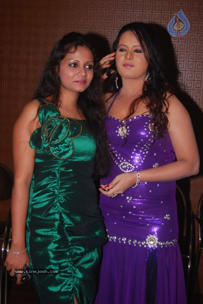 Sangeeta Tiwari Birthday Bash - 22 / 56 photos