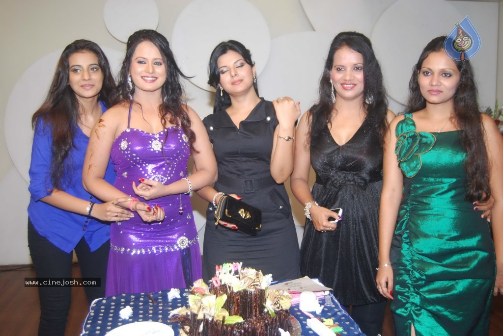 Sangeeta Tiwari Birthday Bash - 23 / 56 photos