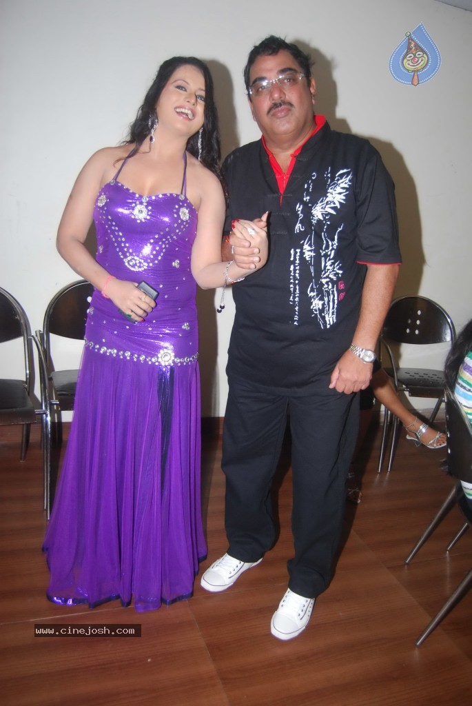 Sangeeta Tiwari Birthday Bash - 40 / 56 photos