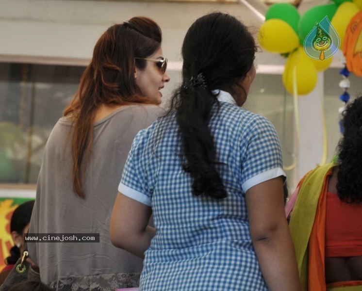 Sanjay Dutt Kids Birthday Party - 25 / 30 photos