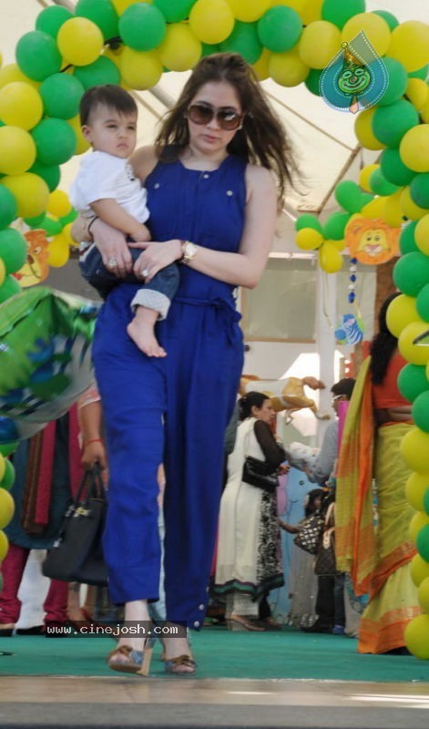 Sanjay Dutt Kids Birthday Party - 27 / 30 photos