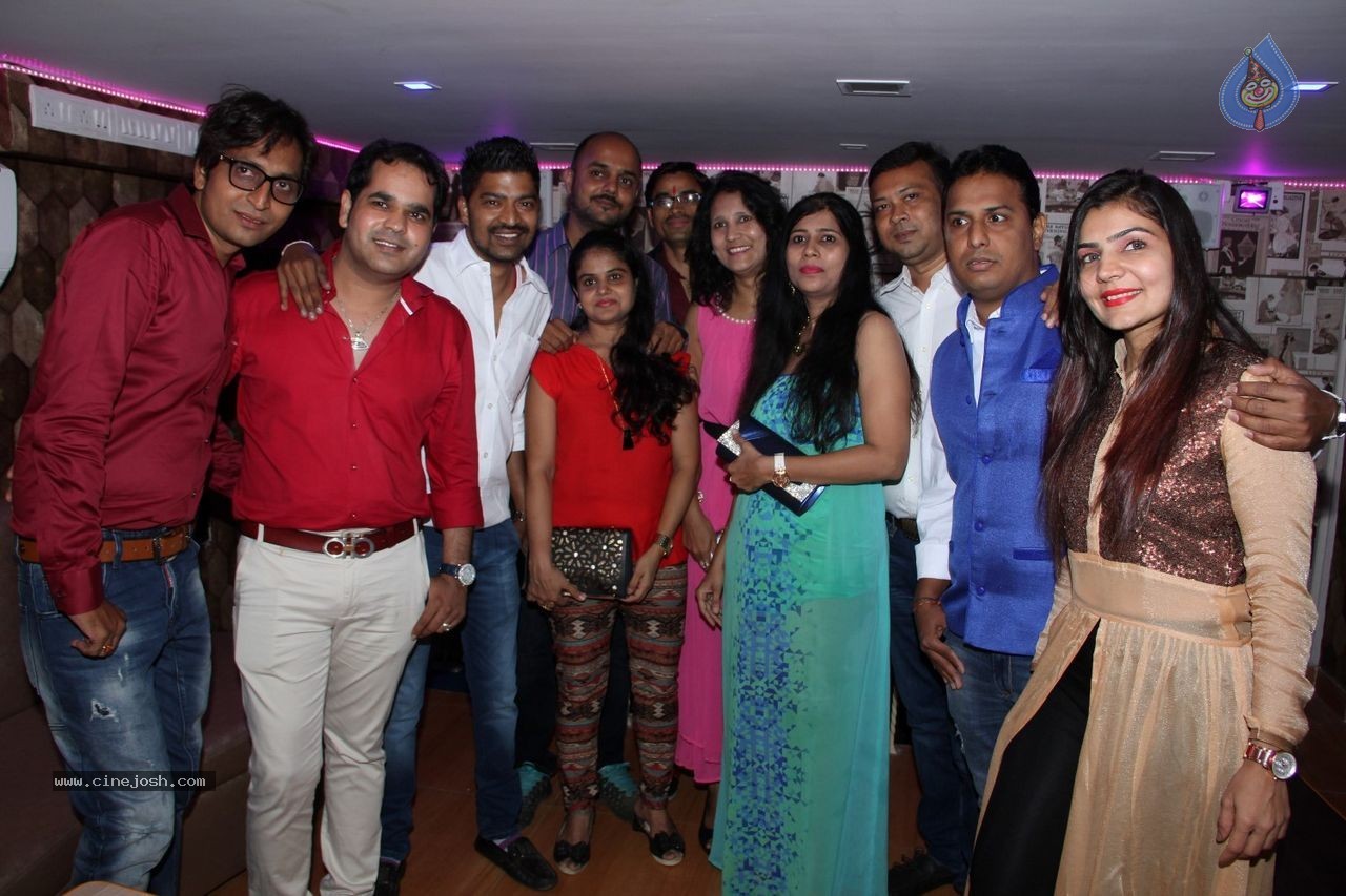 Sara Loren Inaugurates Dazzle Rest O Lounge - 52 / 61 photos