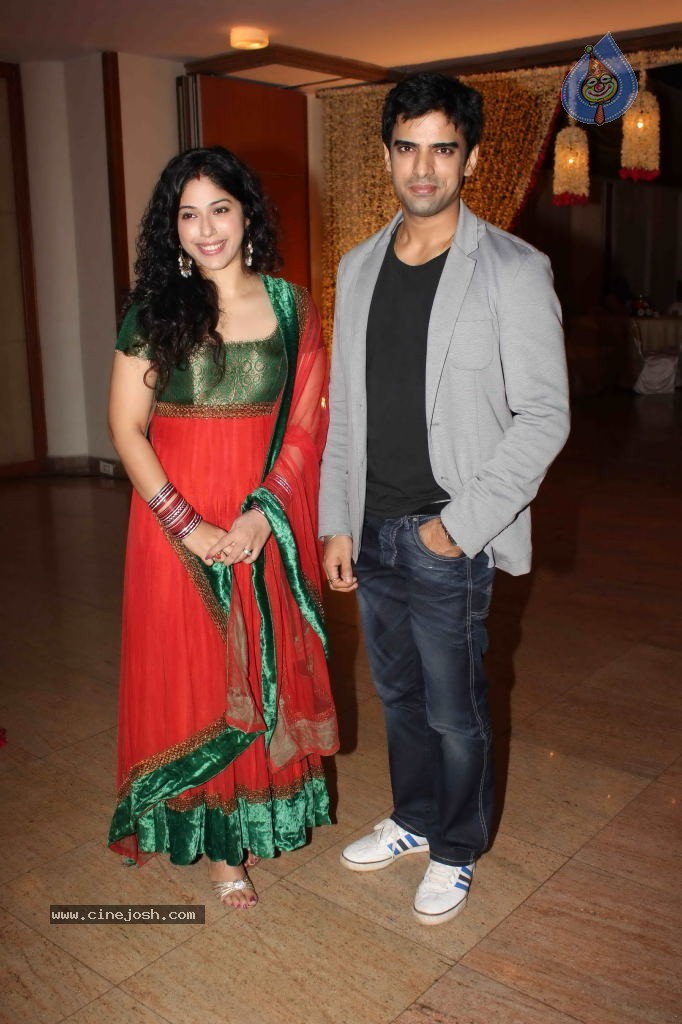 Saurab Vanzara Wedding Reception - 12 / 33 photos