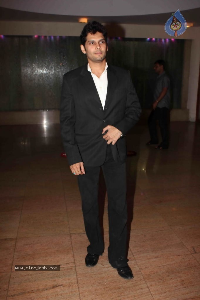 Saurab Vanzara Wedding Reception - 17 / 33 photos