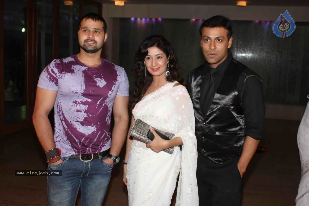 Saurab Vanzara Wedding Reception - 32 / 33 photos