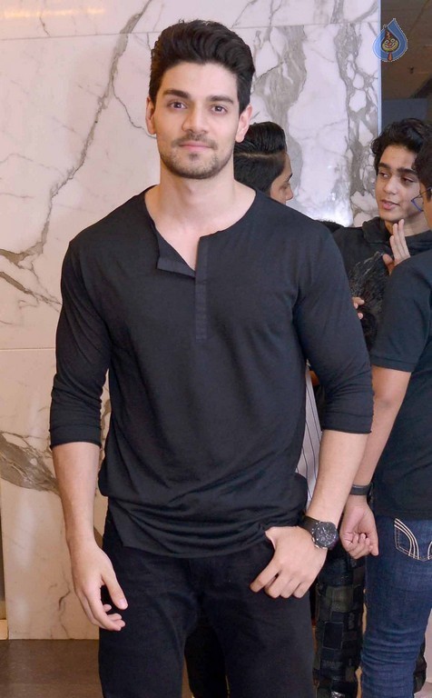 Screening of Dishoom Film - 10 / 34 photos