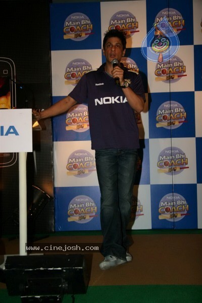Shah Rukh Khan at the launch Of Nokia Main Bhi Coach Contest - 7 / 27 photos