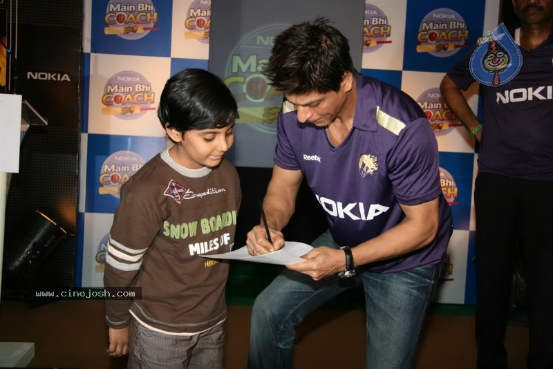 Shah Rukh Khan at the launch Of Nokia Main Bhi Coach Contest - 12 / 27 photos