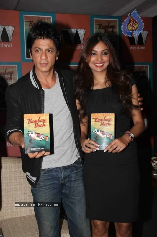 Shah Rukh Khan Launching Kanika Dhillon's Book - 25 / 32 photos