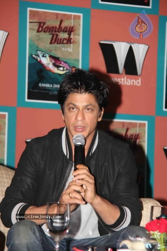 Shah Rukh Khan Launching Kanika Dhillon's Book - 26 / 32 photos