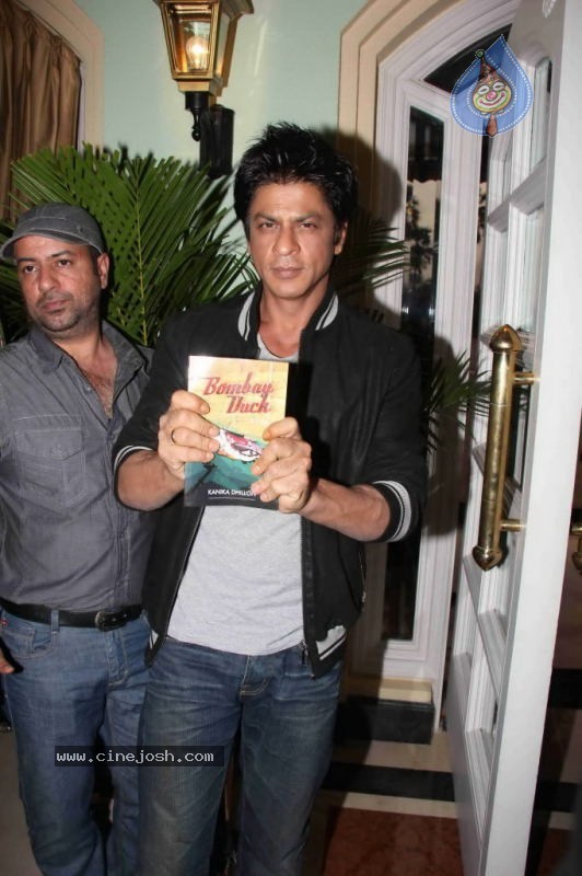 Shah Rukh Khan Launching Kanika Dhillon's Book - 29 / 32 photos