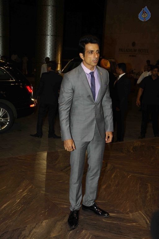 Shahid Kapoor and Mira Rajput Wedding Reception 1 - 31 / 54 photos