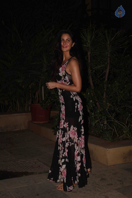 Shahid Kapoor Birthday Celebrations Photos - 3 / 49 photos