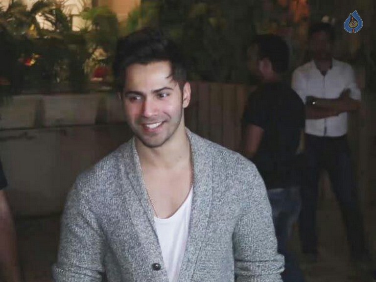 Shahid Kapoor Birthday Celebrations Photos - 11 / 49 photos