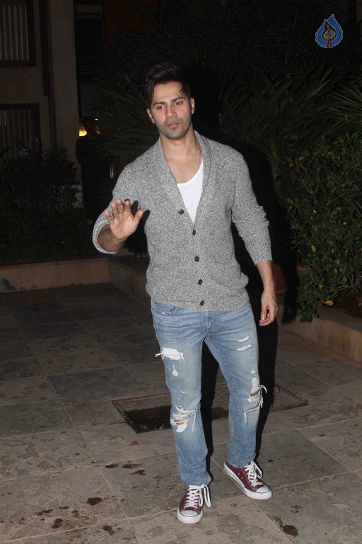 Shahid Kapoor Birthday Celebrations Photos - 30 / 49 photos