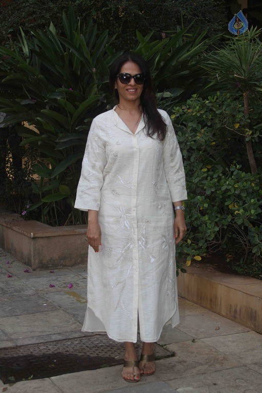 Shahid Kapoor Birthday Celebrations Photos - 42 / 49 photos