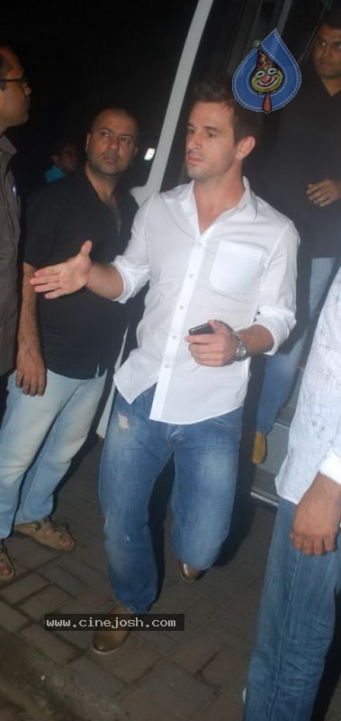 Shahrukh Khan Party for Kolkata Knight Riders - 38 / 73 photos