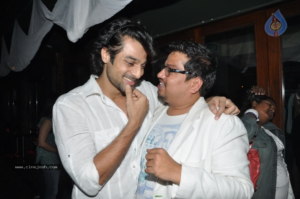 Shakir Shaikh White Theme Bday Party - 23 / 62 photos