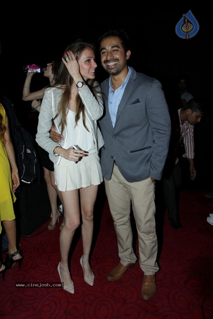 Sharafat Gayi Tel Lene Trailer Launch - 15 / 64 photos