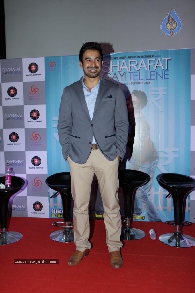 Sharafat Gayi Tel Lene Trailer Launch - 35 / 64 photos