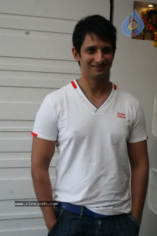  Sharman,Tabu Promote Toh Baat Pakki At Libas Stores - 15 / 24 photos