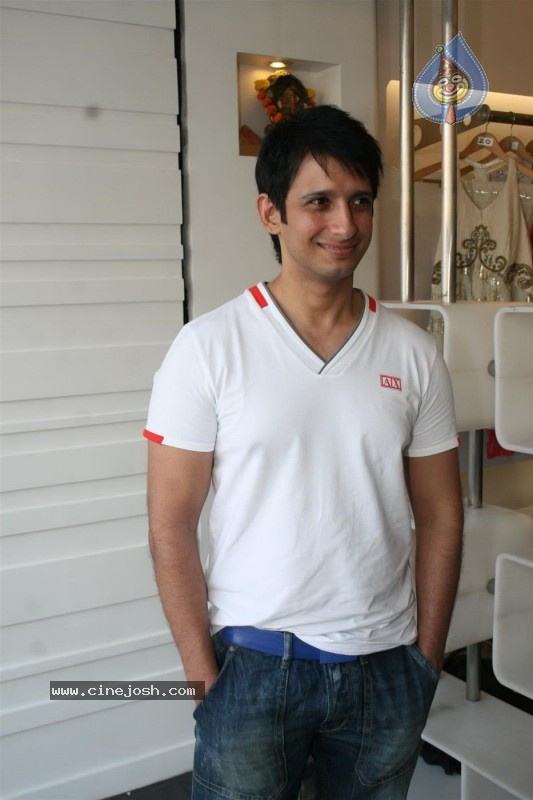  Sharman,Tabu Promote Toh Baat Pakki At Libas Stores - 23 / 24 photos