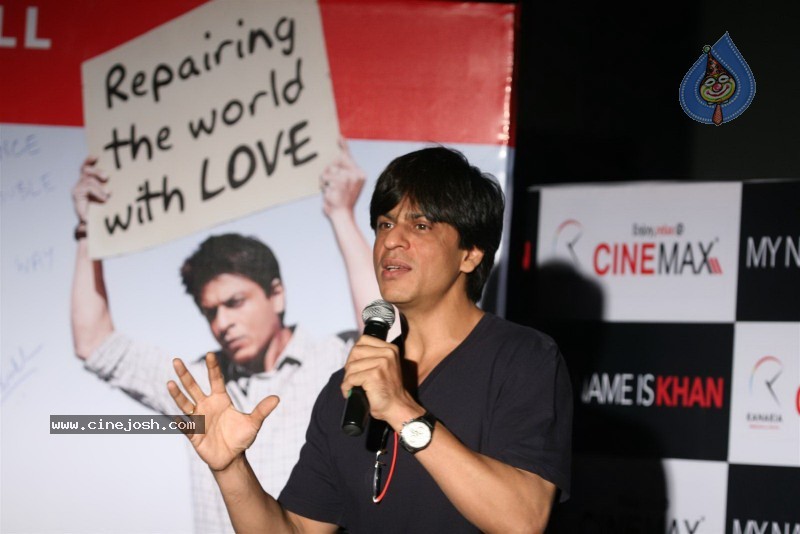 Shahrukh Promotes My Name Is Khan at Cinemax - 23 / 30 photos
