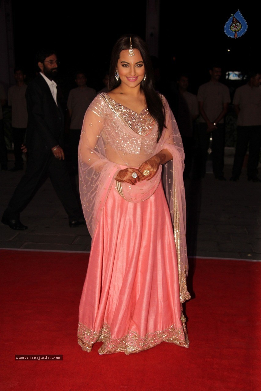 Shatrughan Sinha son Kush Sinha Wedding Reception 01 - 34 / 90 photos