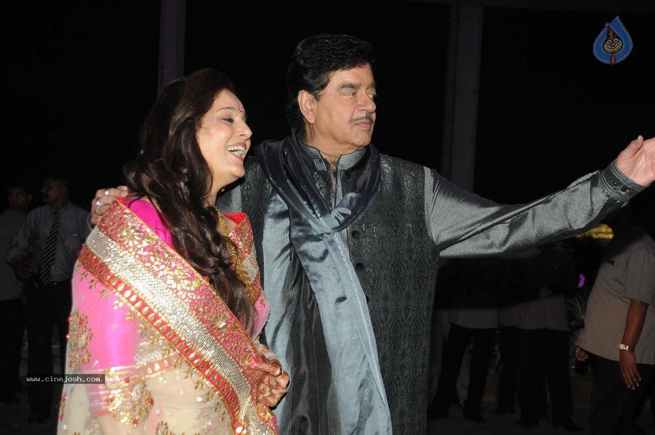 Shatrughan Sinha son Kush Sinha Wedding Reception 02 - 36 / 90 photos