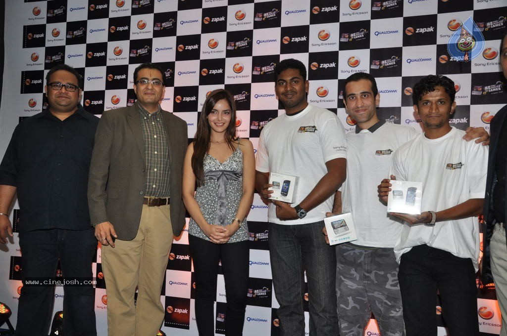 Shazahn Padamsee at Sony Ericsson Gaming  Event - 4 / 26 photos