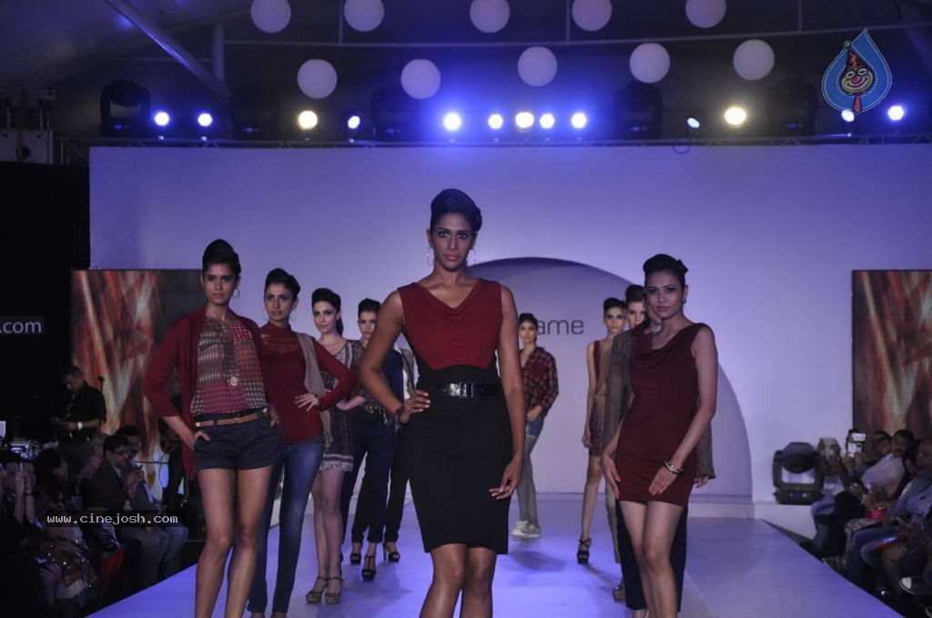 Shazahn Padamsee Walks the Ramp at Autumn Collection Event - 25 / 58 photos